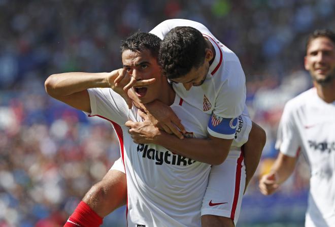 Ben Yedder celebra uno de sus goles en el partido entre el Levante y el Sevilla (David González).
