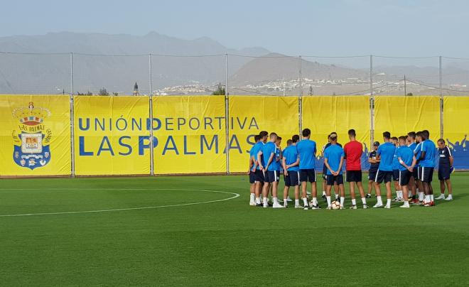 El Málaga, justo antes de comenzar su entrenamiento en Las Palmas (Foto: Málaga CF).