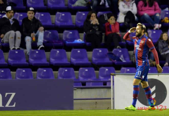 Morales celebra su gol en el último partido ante el Valladolid en Segunda (LaLiga Santander).