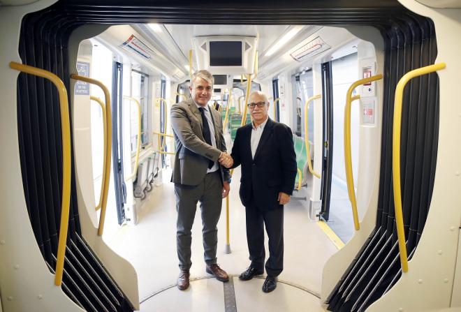 Imagen de un acuerdo entre Metro Málaga y Unicaja Baloncesto.