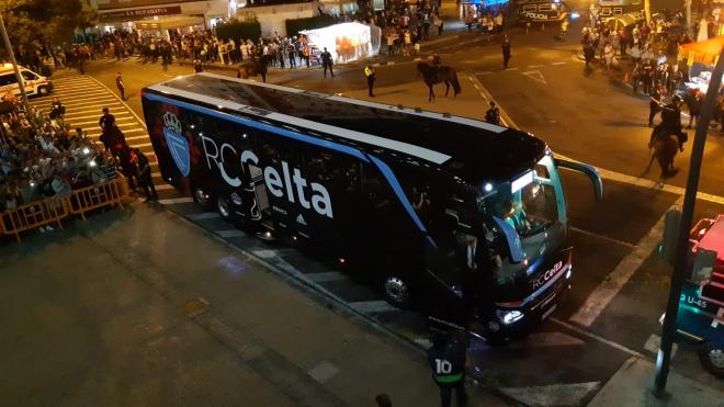El autobús del Celta llega a Mestalla.