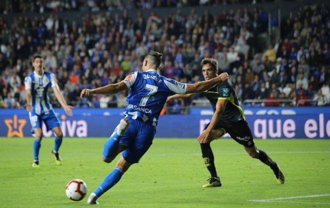 Quique González, en un lance del Dépor-Granada en Riazor (Foto: Iris Miquel).