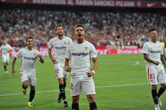 André Silva celebra uno de sus goles al Real Madrid.