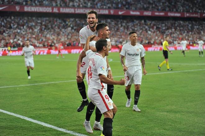 El Sevilla celebra un gol ante el Real Madrid.