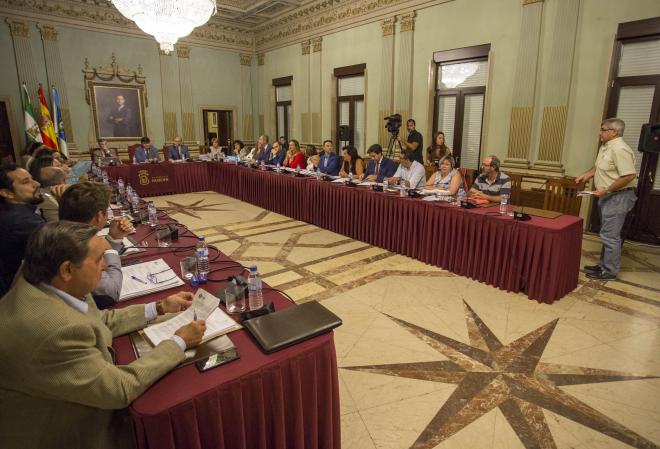 Pleno municipal del Ayuntamiento de Huelva.