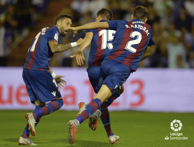 Postigo corre a celebrar su gol contra el Valladolid (LaLiga Santander).