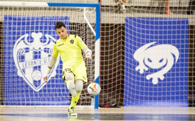 El portero Raúl Jiménez, en un partido con el Levante FS (Adolfo Benetó).