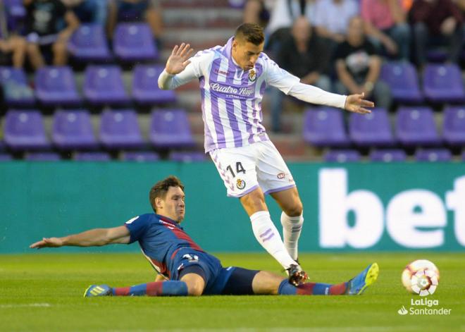 Vukcevic, durante el partido del Levante contra el Valladolid (LaLiga Santander).
