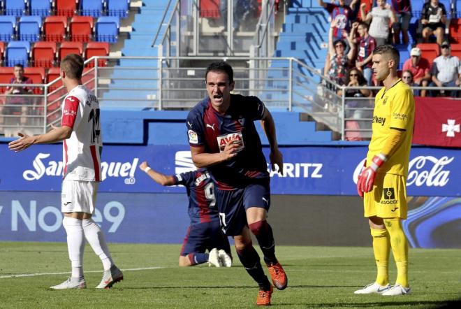 Kike García celebra un gol en Ipurua (Foto: EFE).