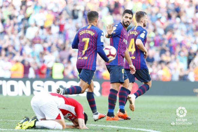Coutinho, Suárez y Rakitic tras el gol de Munir (Foto: LaLiga Santander).