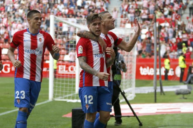 Álvaro Jiménez celebra su gol ante la UD Las Palmas (Foto: Luis Manso).