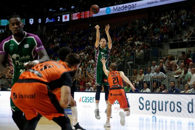 Wiltjer lanza ante el Valencia Basket en el Carpena (Foto: ACB Photo / M.Pozo).