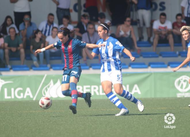 Alharilla, durante el partido entre el Sporting de Huelva y el Levante Femenino (LaLiga).