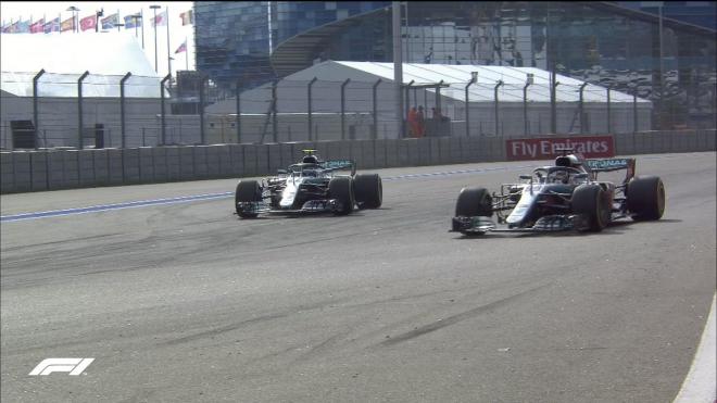 Bottas y Hamilton, durante la prueba.