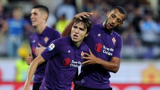 Federico Chiesa celebra un gol con la Fiorentina.
