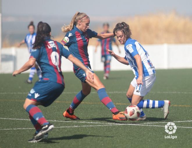 Maitane, durante el partido entre el Sporting de Huelva y el Levante Femenino (LaLiga Santander).