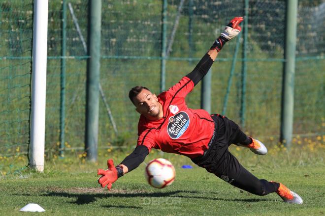 Pedro López, portero del Fabril, en un entrenamiento en Abegondo (Foto: RCD).