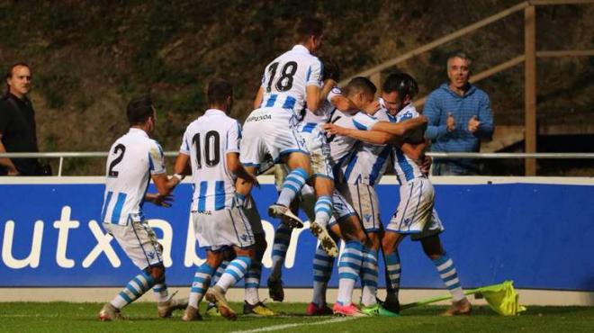Los jugadores del Sanse celebrando el gol de Lapeña ante el Calahorra (Foto: Real Sociedad).