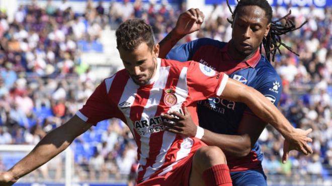 Stuani y Semedo disputan el balón