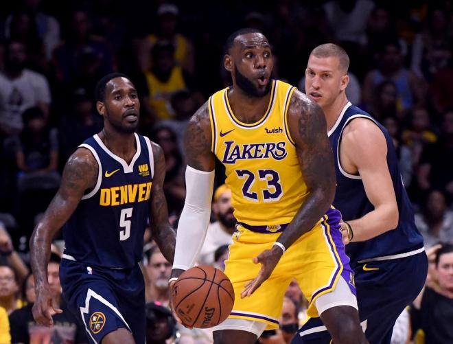 Debut de LeBron James con los Lakers.