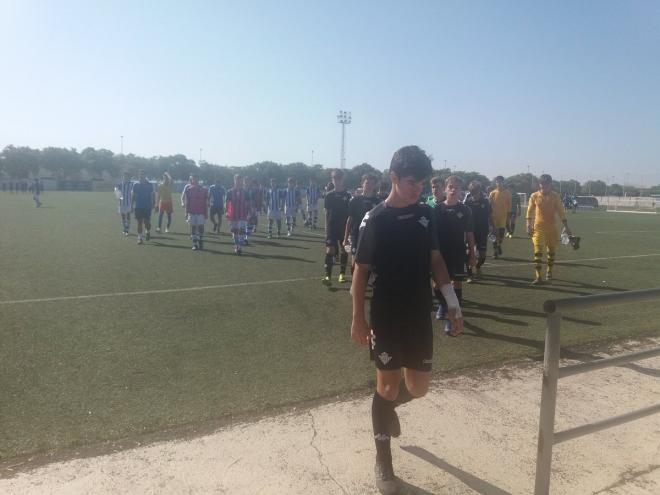 Los jugadores se marchan al túnel de vestuarios. (@recreoficial)