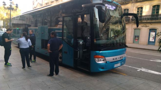 El autobús del Getafe sale del hotel hacia Balaídos.
