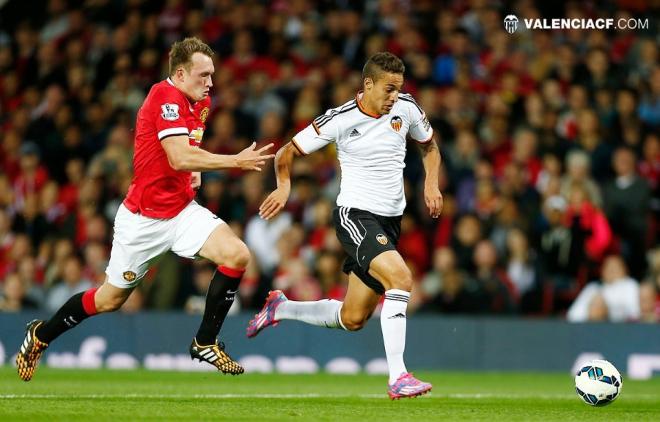 Rodrigo ya sabe lo que es marcar en Old Trafford. (Foto: Valencia CF)