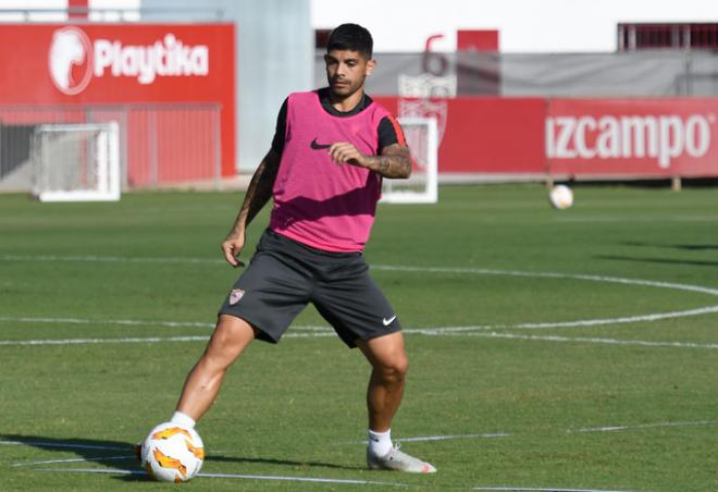 Banega, en el entrenamiento de este martes. (Foto: Kiko Hurtado).