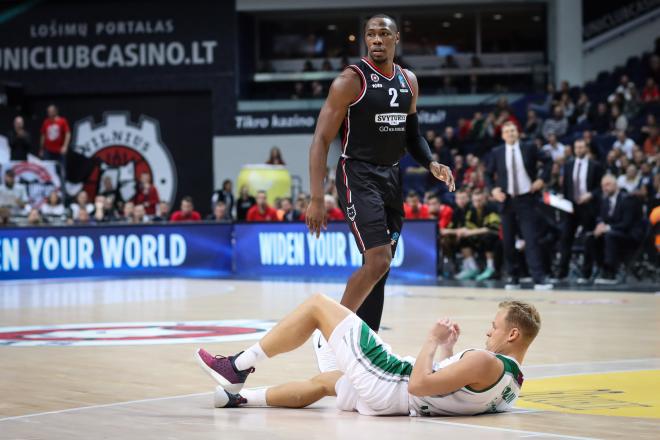 Salin, en el suelo, durante el partido ante el Rytas.