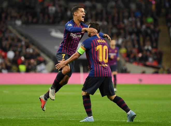 Coutinho celebra su gol con Messi en el Tottenham-Barcelona de Champions League.
