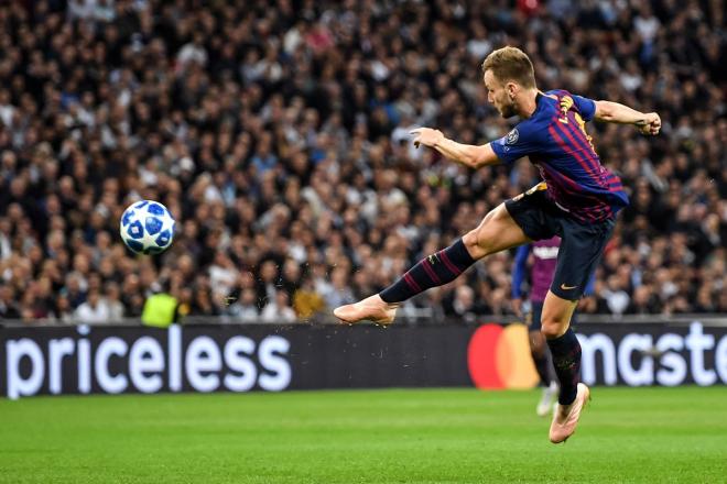 Disparo de Rakitic en el Tottenham-Barcelona de Champions League.