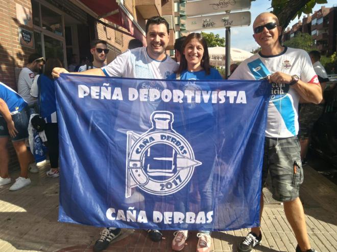 Miembros de la Peña Caña Derbas acompañando al Dépor en Alcorcón (Foto: @cana_derbas).