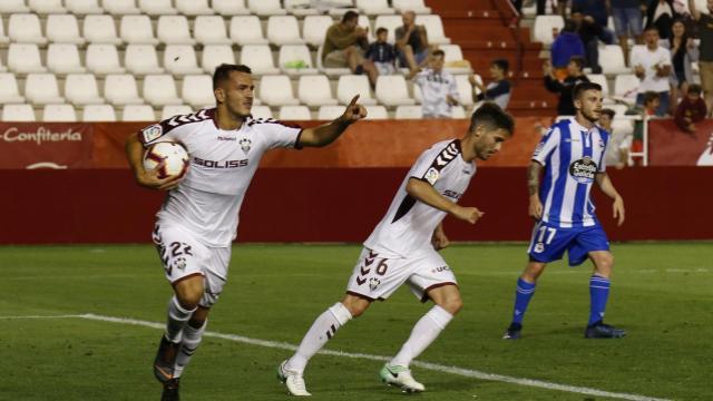 Rey Manaj celebra su gol ante el Dépor (Foto: ABP).
