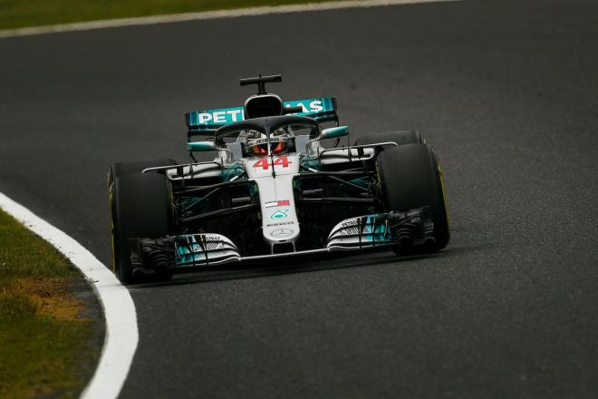 Hamilton, sobre el asfalto de Suzuka.