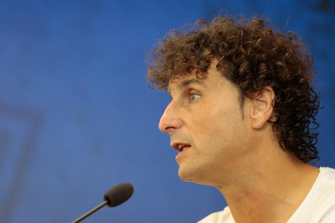 Imanol Idiakez, en rueda de prensa (Foto: Daniel Marzo).