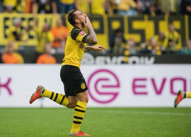 Alcácer celebrando uno de sus goles con el Borussia Dortmund.