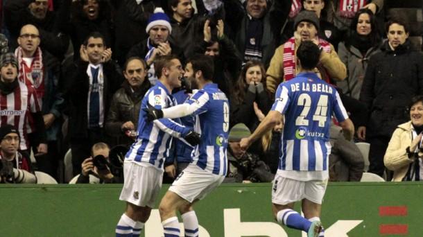 Griezmann celebrando su gol ante el Athletic. (Foto: EFE).