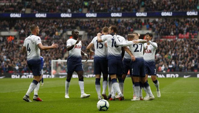 Los jugadores del Tottenham celebrando el gol.