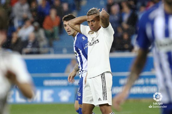 Mariano lamenta una jugada en el Alavés-Real Madrid de la jornada 8 en Mendizorroza.