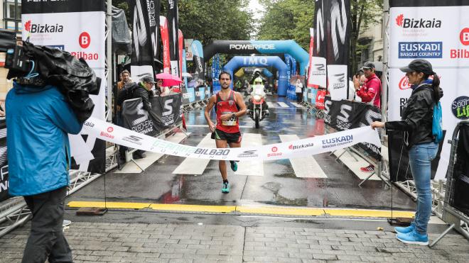 Eneko Zabala consiguió revalidar el título del año pasdao al entrar primero en línea de meta