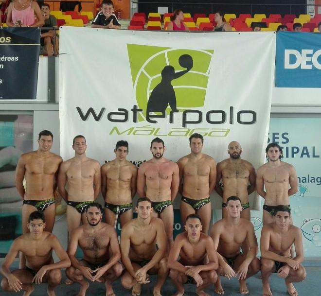 Imagen de formación del Waterpolo Málaga.