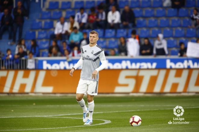Toni Kroos, en el calentamiento del Alavés-Real Madrid (foto: LaLiga).