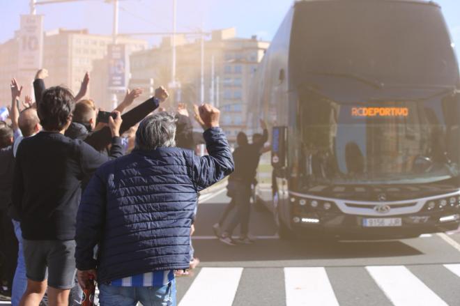 Recibimiento al Deportivo antes del partido contra el Málaga en Riazor (Foto: Iris Miquel).
