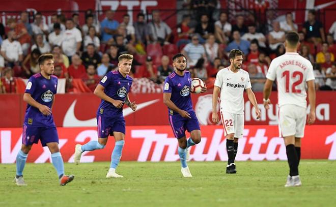 Boufal, tras anotar el 2-1 en el Sánchez-Pizjuán ante el Sevilla (Foto: Kiko Hurtado).