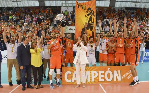 El CV Teruel se impuso al Unicaja Almería en la Supercopa de España de voleibol.