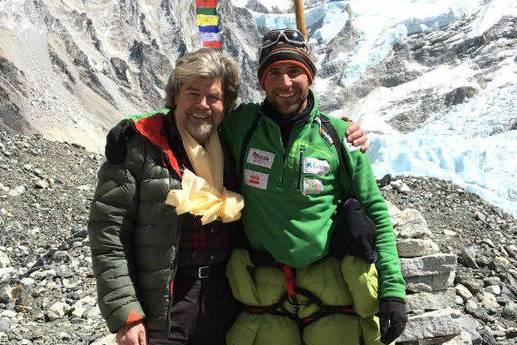 Reinhold Messner y Alex Txikon en el campo II del Everest (Foto: Alex Txikon).