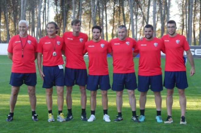 El cuerpo técnico del Huesca 18/19 con Leo Franco como primer entrenador y Pablo Orbaiz como asistente