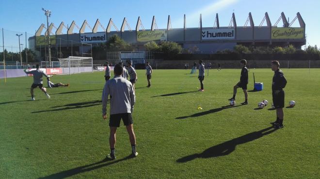 Álvaro Rubio y Sergio Dorado dirigen el entrenamiento del Real Valladolid de lunes ante la ausencia de Sergio González y de Diego Ribera.