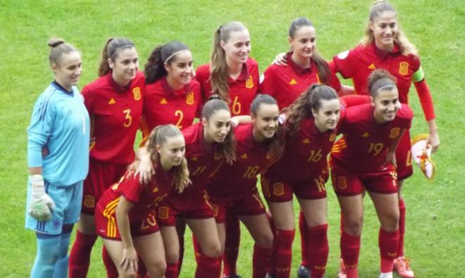 La selección española sub 19, antes del inicio del partido ante Francia (Foto: RFEF).