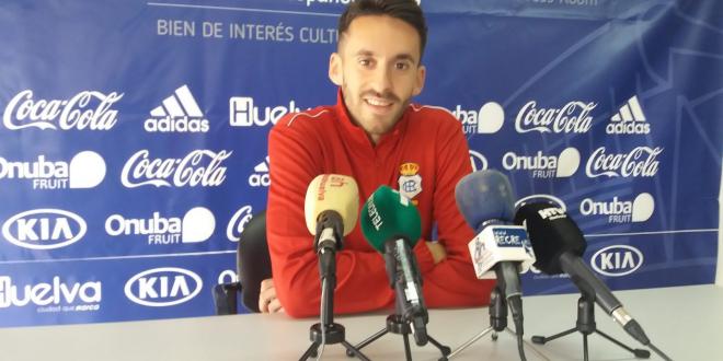 Iago Díaz en la sala de prensa de la Ciudad Deportiva. (@recreoficial)
